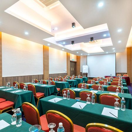 Arena Premier Hotel 세렘반 외부 사진