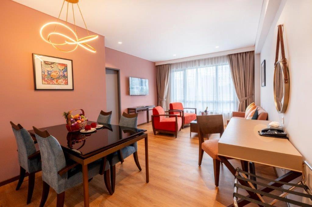 Arena Premier Hotel 세렘반 외부 사진