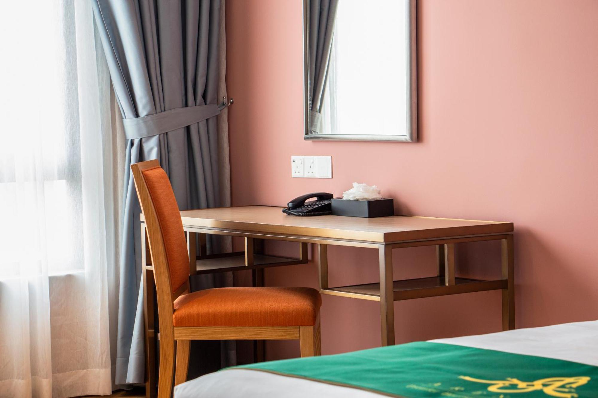 Arena Premier Hotel 세렘반 외부 사진